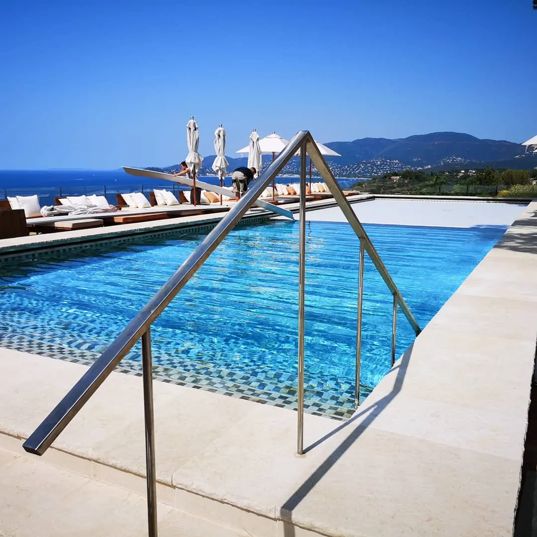 Garde-corps inox, hôtel Lily of the Valley, design Philippe Starck, La Croix-Valmer